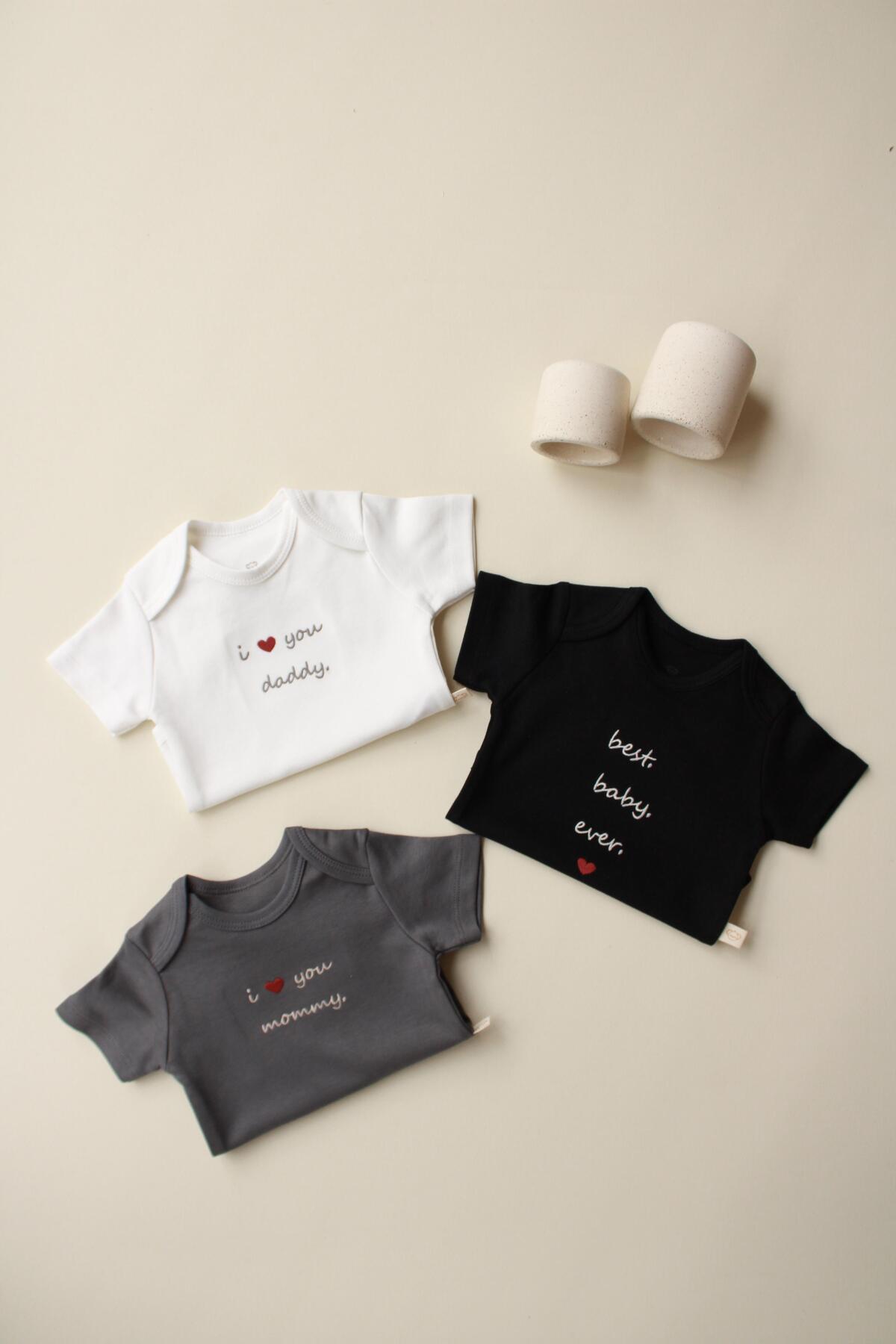 Baby Short Sleeve Bodysuit – 3 Pack (Best Baby, Love you Mommy Daddy)