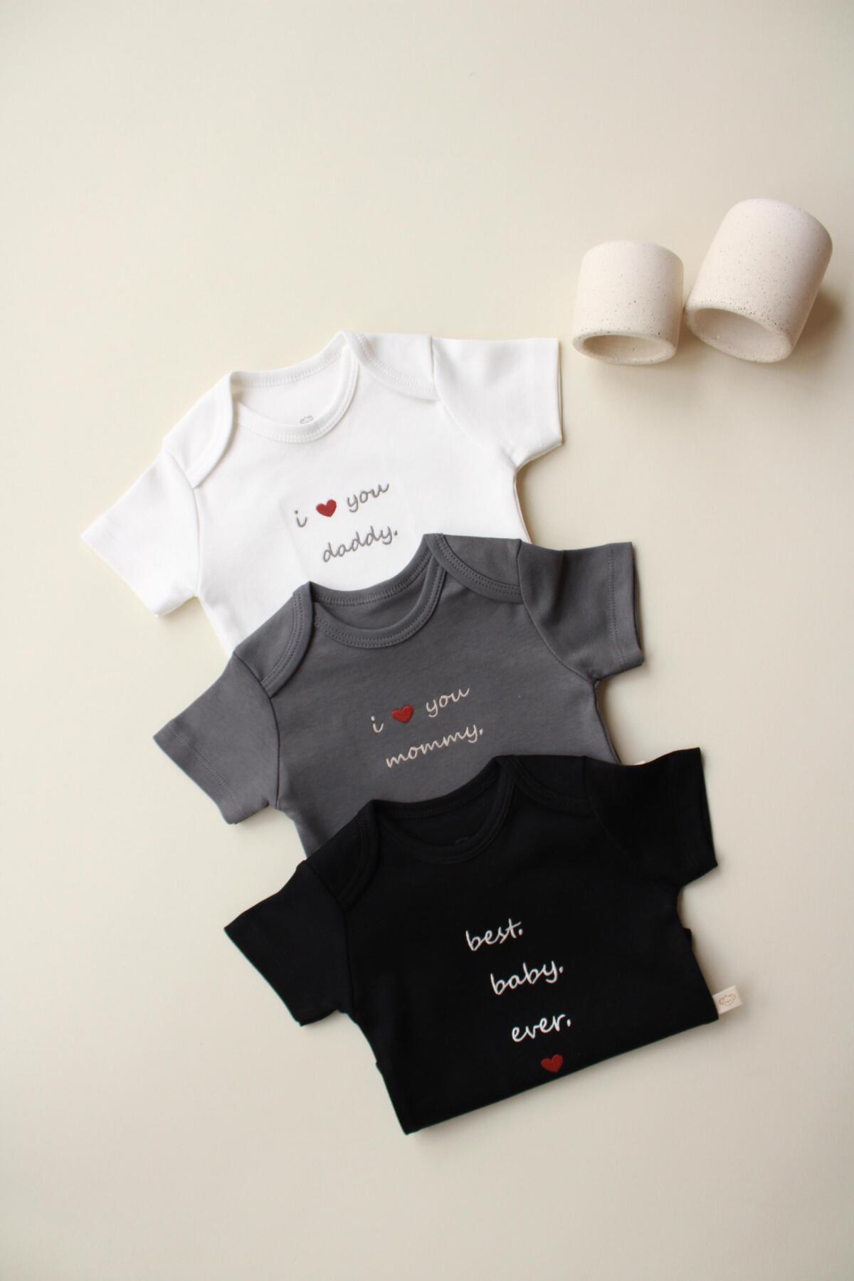 Baby Short Sleeve Bodysuit – 3 Pack (Best Baby, Love you Mommy Daddy)