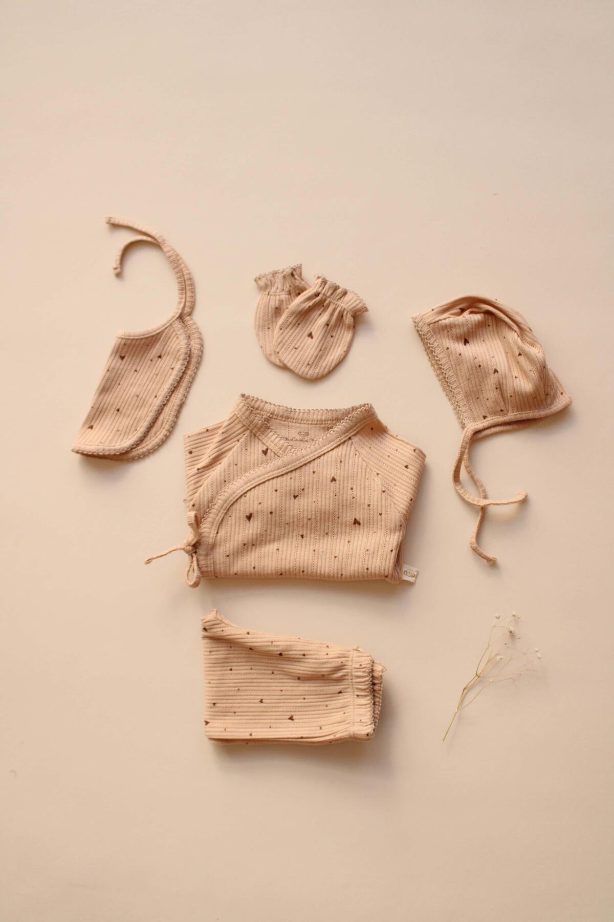 Newborn 5-Piece Cotton Set (Heart)